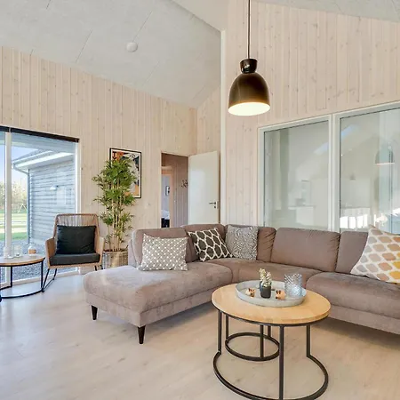 Nice Home In Grenaa With Sauna 度假居